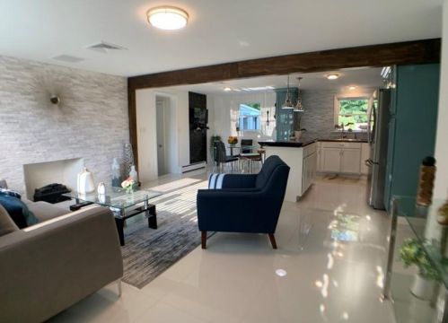60 Sherwood Ave, Warwick, RI 02888-1220