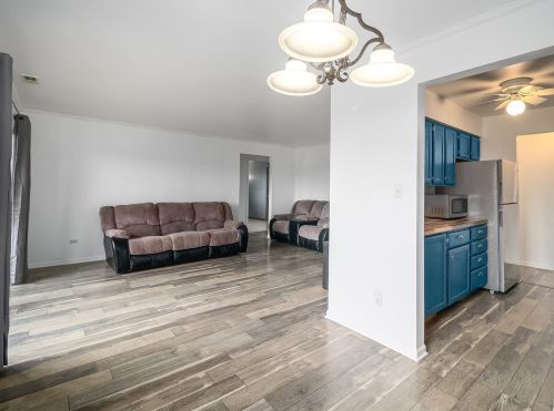 15723 Peggy Ln, Oak Forest, IL 60452-5103