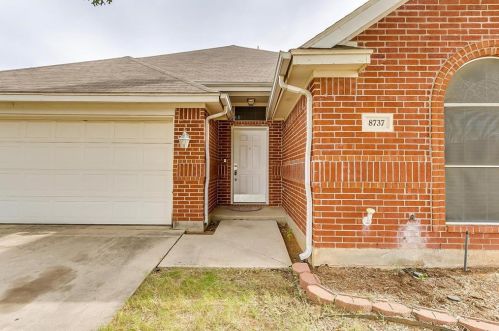 8737 San Joaquin Trl, Fort Worth TX  76118-7835 exterior