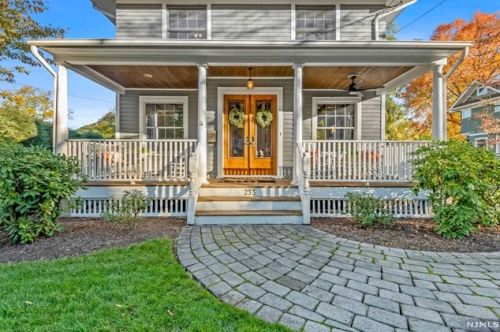 233 Claremont Rd, Ridgewood, NJ 07450-4913