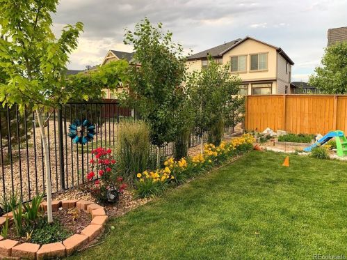 5037 Addison Way, Aurora CO 80016-5390 exterior