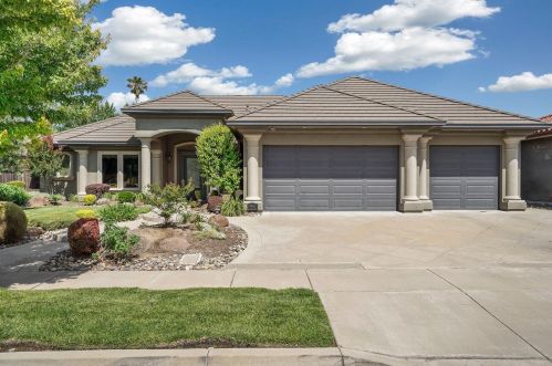 2542 Canal Dr, Lodi, CA 95242-4818