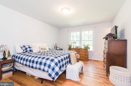 107 Featherbed Ln, Harpers Ferry WV 25425-4982 exterior