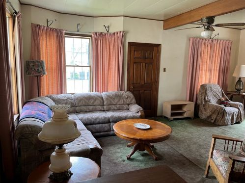 4008 Amelia Ave, Lyons, IL 60534-1310
