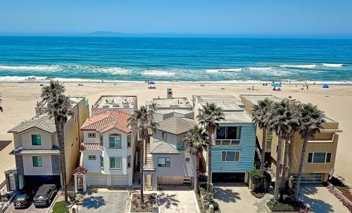 3534 Ocean Dr, Oxnard CA  93035-4345 exterior