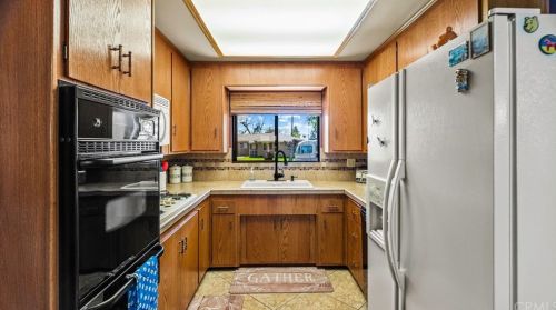 10075 Hedrick Ave, Riverside CA  92503-2377 exterior