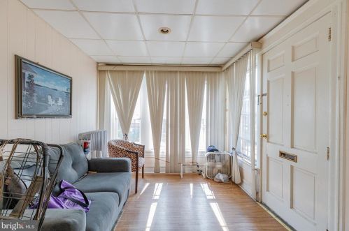 5814 Hope St, Philadelphia, PA 19120-2412