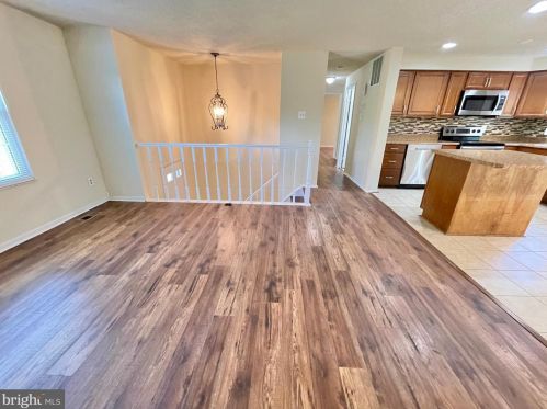 3324 Rollingwood Dr, Woodbridge VA  22192-4430 exterior