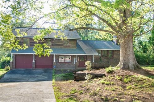 2548 Bankstone Dr, Marietta, GA 30064-4308