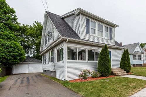 120 Frisbie St, Middletown, CT 06457-4611
