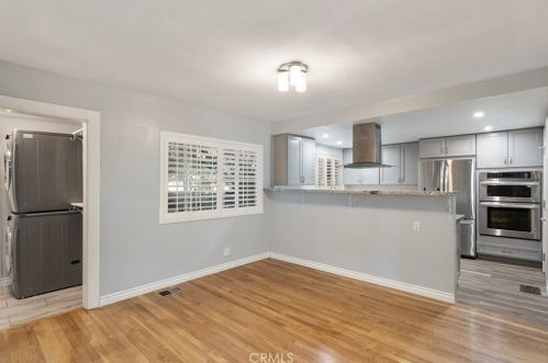 3300 Montrose Ave, Glendale CA 91214-3341 exterior