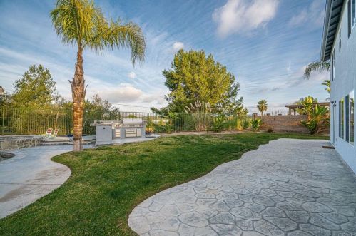 2121 Chateau Ct, Chula Vista CA  91913-3161 exterior