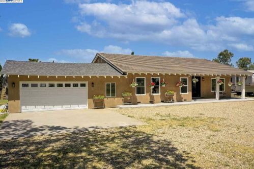 22555 Brandt Rd, Lodi, CA 95240-9607