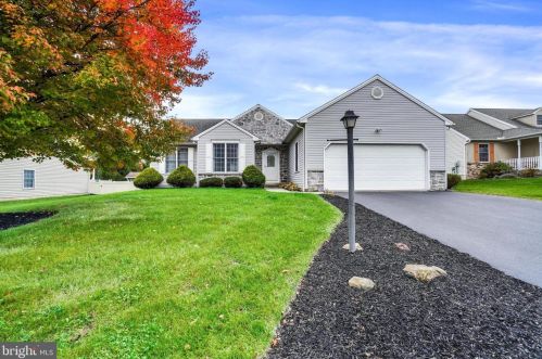 1404 Wheatfield Dr, York, PA 17408-8543