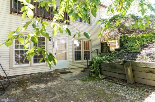 2832 Chablis Cir, Woodbridge, VA 22192-1946