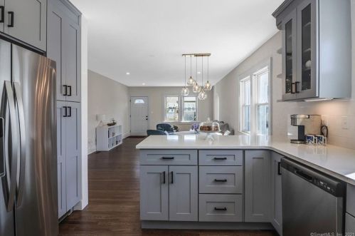 14 Elton Ct, Norwalk CT  06851-4830 exterior