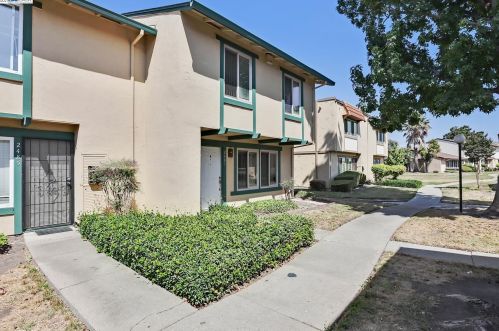 2481 Arf Ave, Hayward, CA 94545-4107