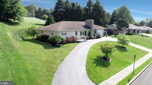 580 Hammond Rd, York, PA 17406-2319
