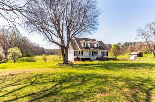 286 Gantt Rd, Holly Springs, GA 30115-8455
