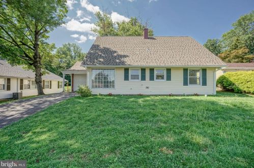 28 Mosshill Ln, Willingboro, NJ 08046-2821
