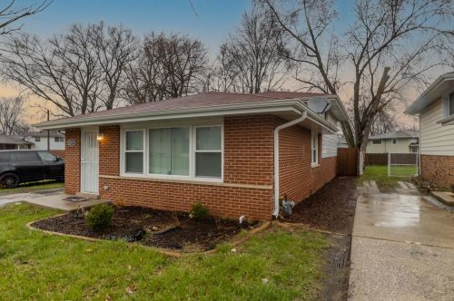 15247 Greenwood Rd, Dolton, IL 60419-2879