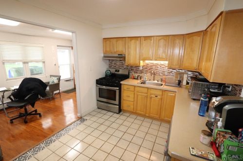8 Ashley Rd, Edison, NJ 08817-4026