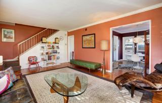 5201 Village Grn, Los Angeles, CA 90016-5207