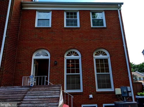 8069 Powderbrook Ln, Springfield VA  22153-2927 exterior