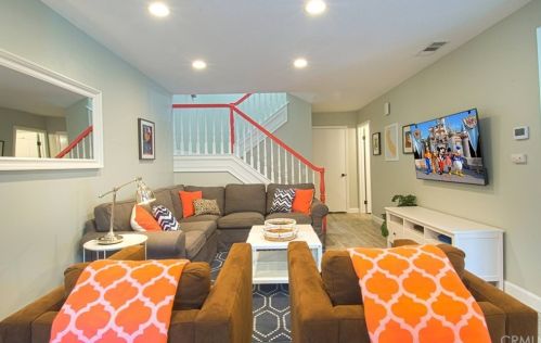977 Lamark Ln, Anaheim CA  92802-3420 exterior