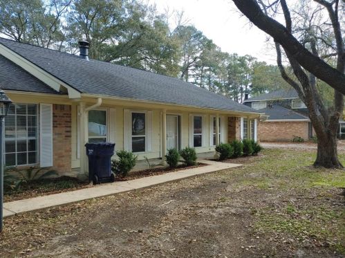 633 Mosswood Dr, Conroe TX  77302-1170 exterior