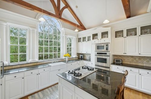 1041 Farmington Ln, Atlanta GA  30319-2811 exterior
