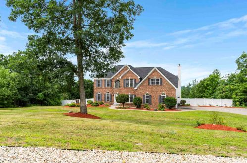 115 Roosevelt Rd, Weare, NH 03281-5127