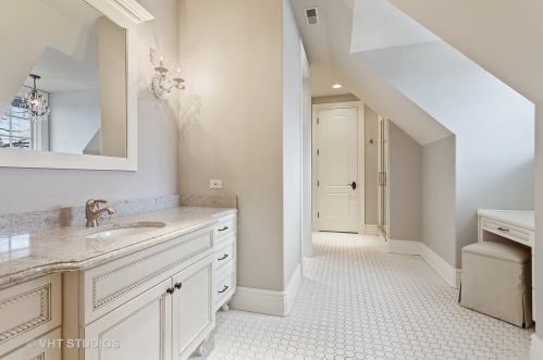 6403 Garfield Ave, Willowbrook IL  60527-5237 exterior