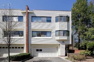 34 Daniel Ct, Ridgewood, NJ 07450-5139