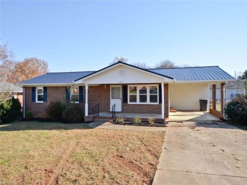 203 Moss St, Reidsville, NC 27320-3435