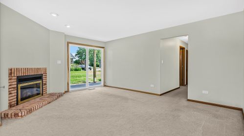 712 Cottonwood Ct, Willowbrook, IL 60527-7532