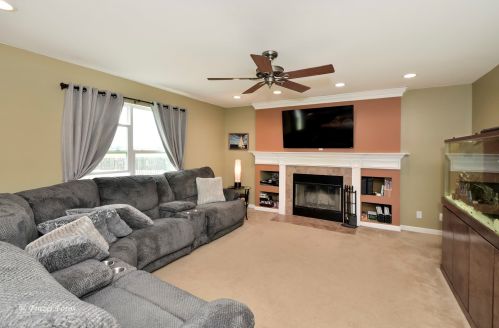 1690 Rockport Rd, Pingree Grove IL  60140-9062 exterior