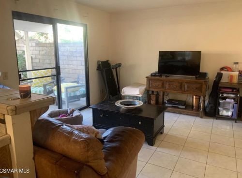 2429 Rdg Vw Ct, Simi Valley CA 93065-1923 exterior