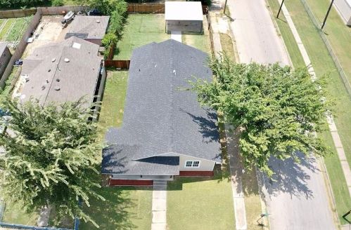 1300 Elmwood Ave, Fort Worth TX  76104-5735 exterior