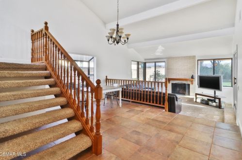 5334 Mohave Dr, Simi Valley, CA 93063-2010