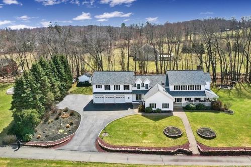 27 Strawberry Ln, Middlefield, CT 06455-1156