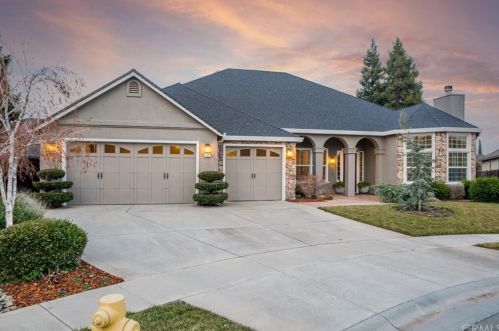 14 London Ct, Chico, CA 95973-8204