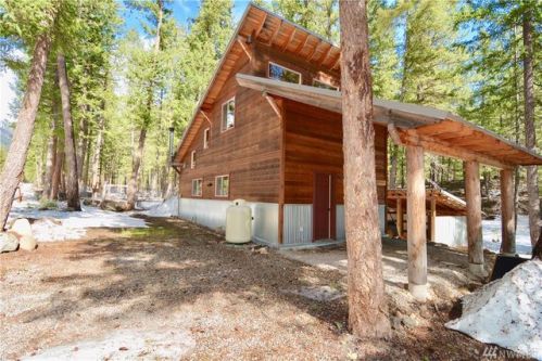 11 Doe Rd, Winthrop, WA 98833-9706