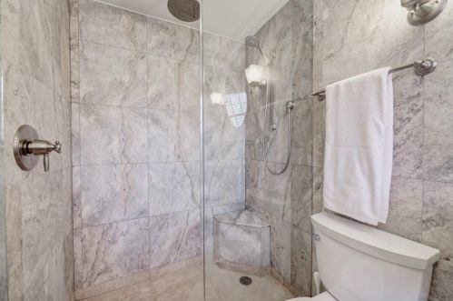 7000 Hunters Br Dr, Atlanta GA  30328-1718 exterior