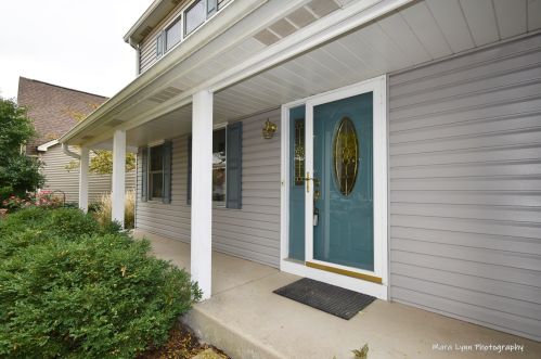 114 Juniper Dr, North Aurora, IL 60542-1069