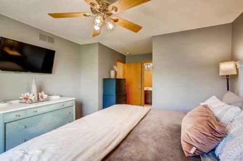 4987 Grenwich Ave, Saint Paul MN  55128-2058 exterior