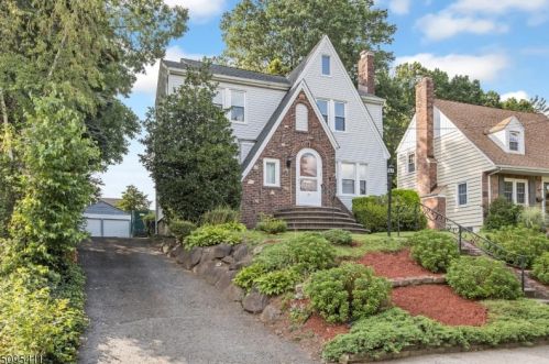35 Overlook Ter, Nutley, NJ 07110-1407