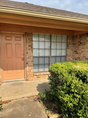 429 Signal Hill Ct, Fort Worth TX  76112-8660 exterior