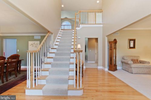 1550 Glenleigh Dr, York, PA 17404-8526