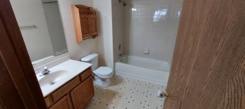 180 Steamboat Ln, Lemont IL  60490-1009 exterior